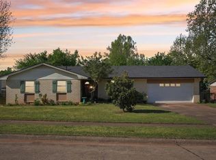 915 Walnut Ct, Guthrie, OK 73044