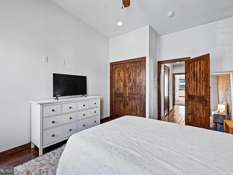 3523 Gough St — Photo 8