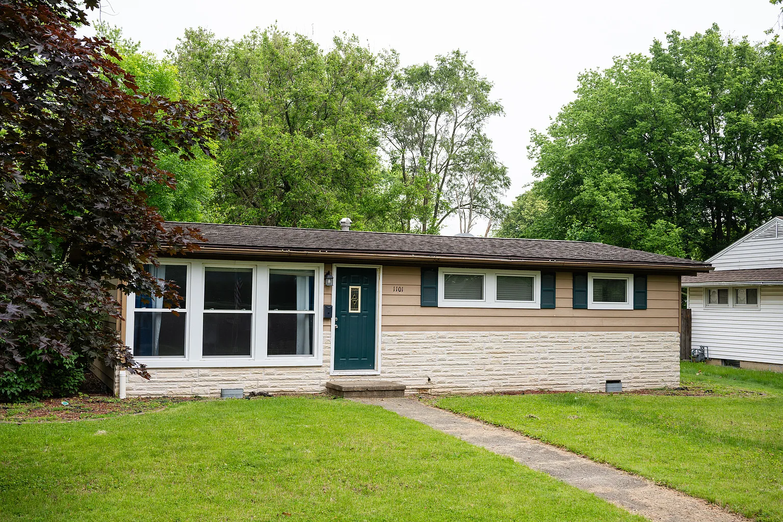 1101 Englewood Dr photo 1