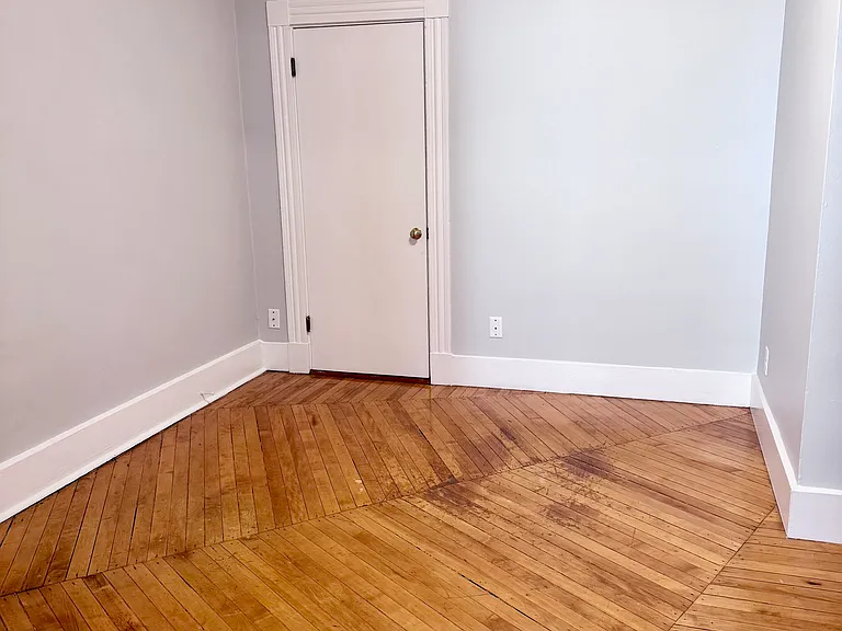 702 Green St — Photo 10