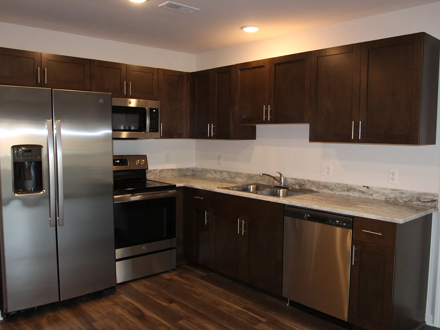 Golden Apartments — Photo 3