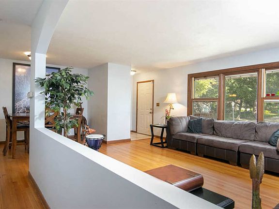 3rd image of 2112 Delcy Dr
