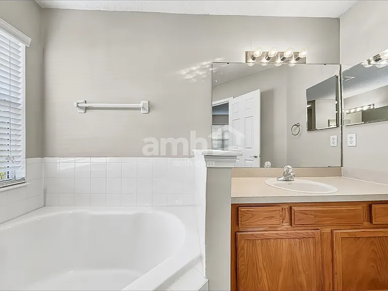 11134 Lauren Oak Ln — Photo 13