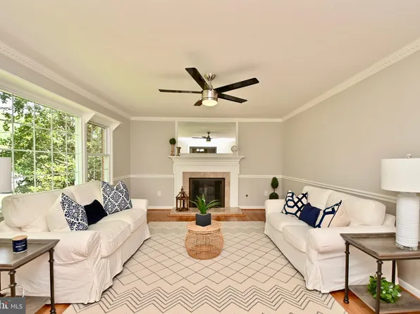 2415 Stirrup Ln, Alexandria, VA 22308