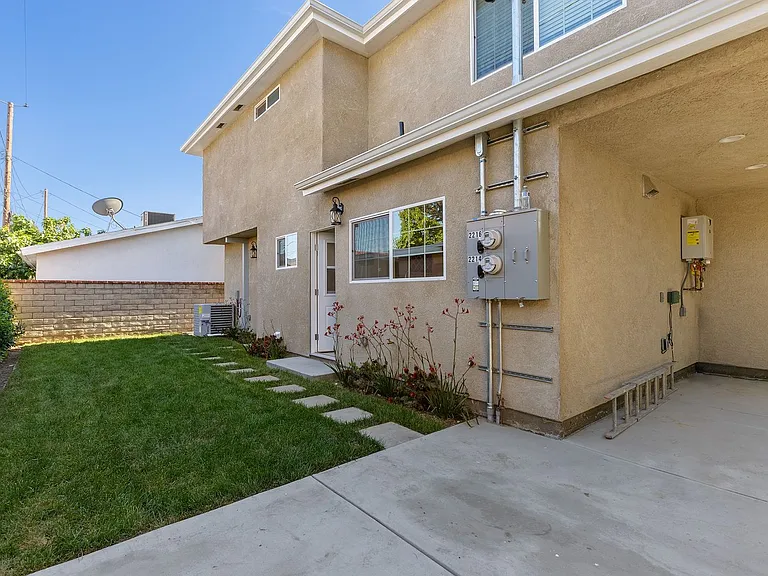 2216 N Frederic St — Photo 26