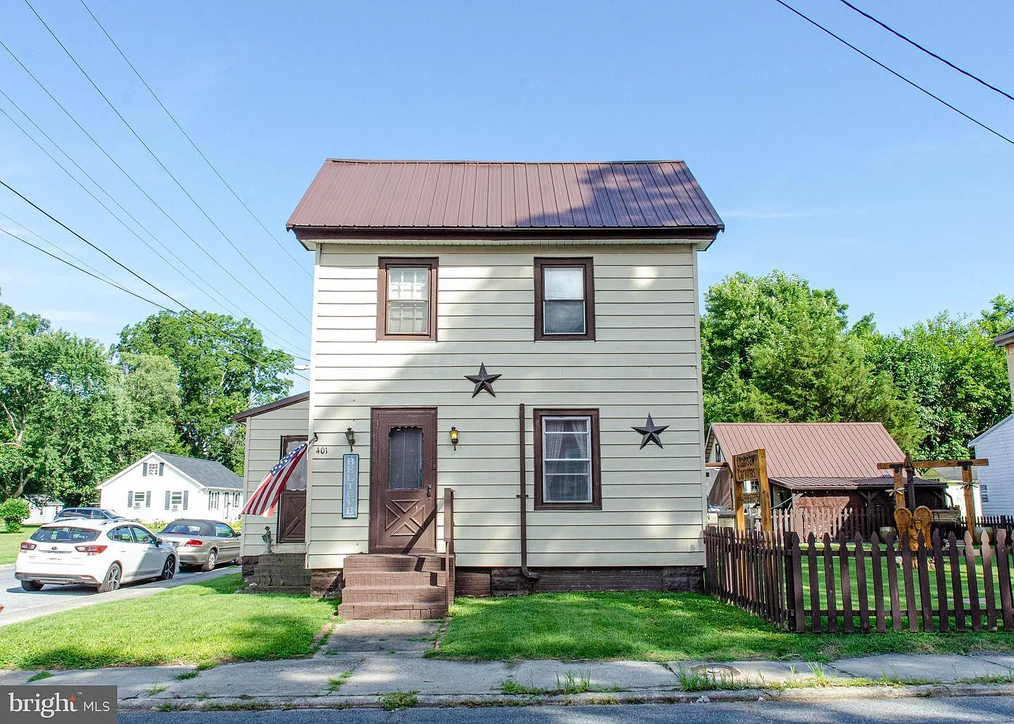 3 bed, 1.5 bath, 1656 sqft, $1,800 — Photo 1
