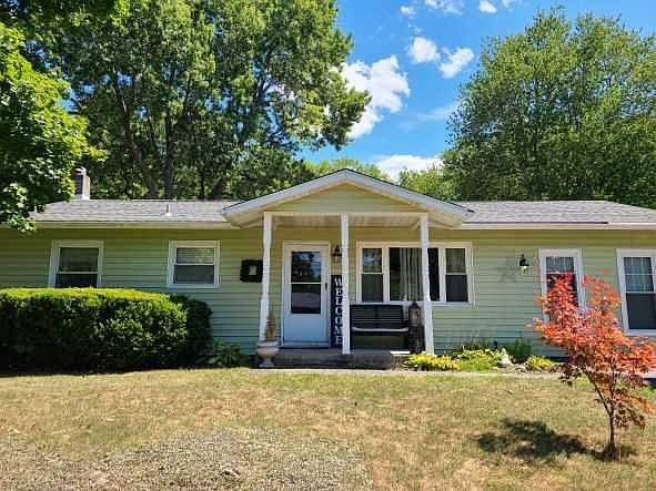 1st image of 4 Sycamore Dr