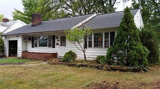 1st image of 130 Lakeside Dr S