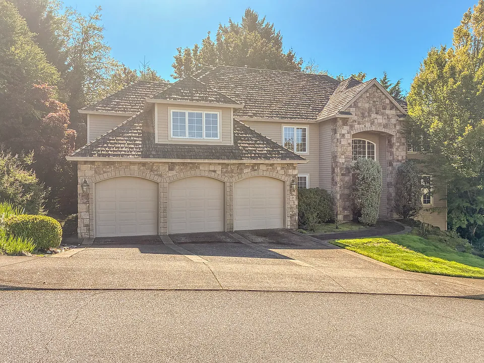 9137 NW McKenna Dr