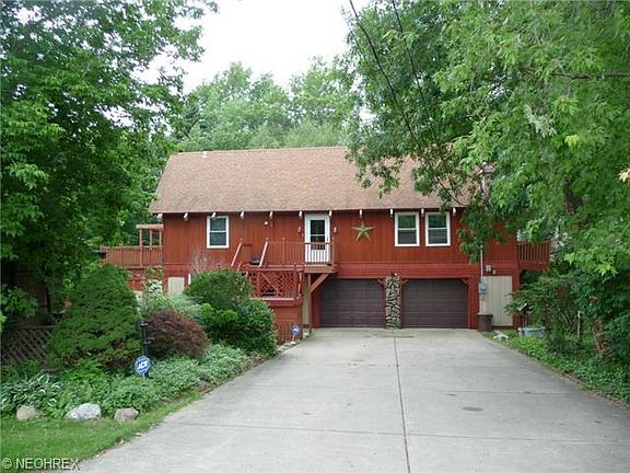 2nd image of 220 Champion Ave E