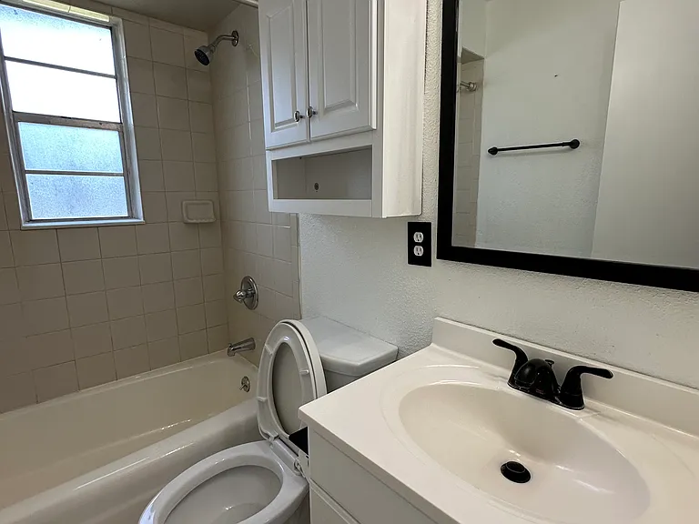1661 Bartlett Ave — Photo 7
