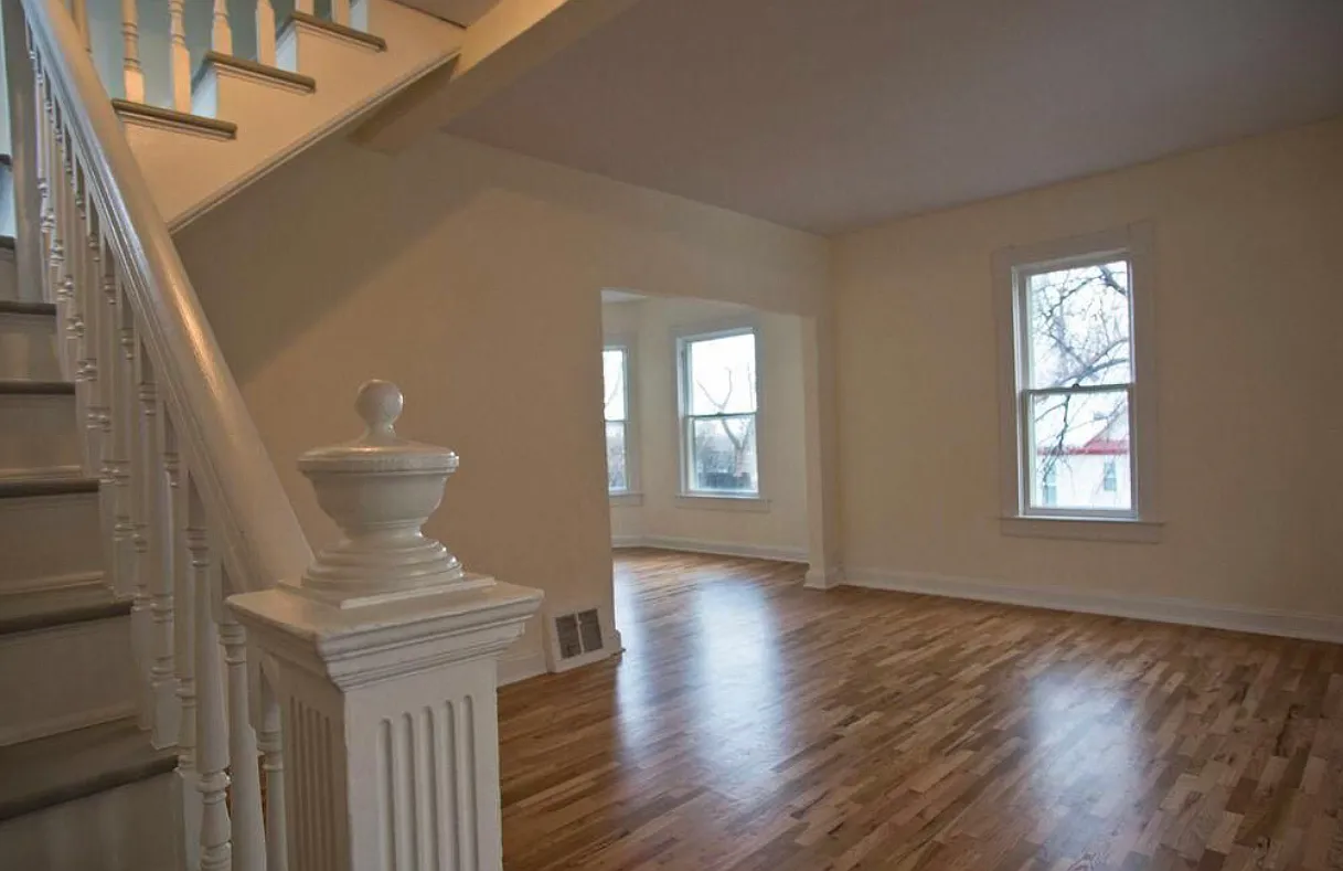 240 Terry St — Photo 1