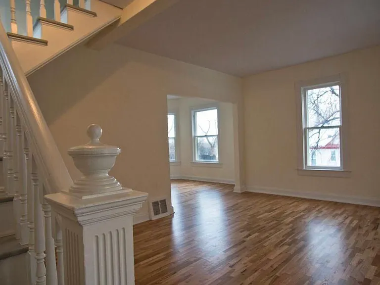 240 Terry St — Photo 1