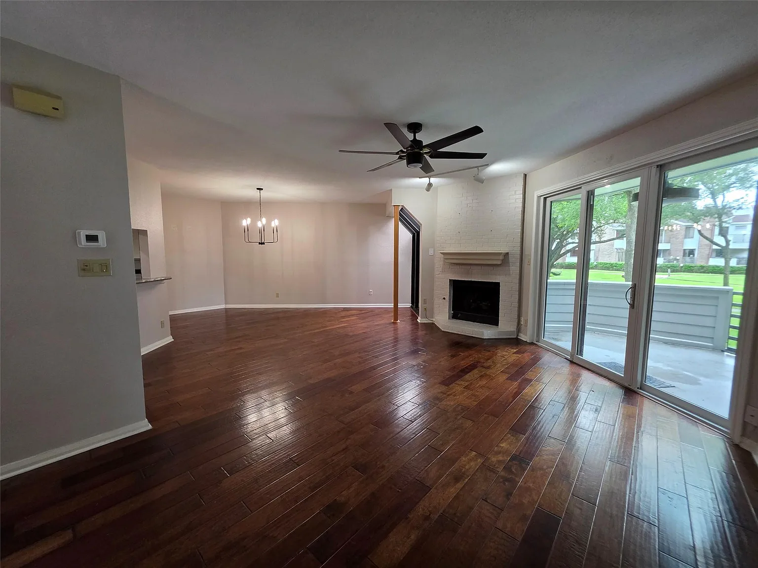 2 bed, 2.5 bath, 1906 sqft, $2,450 — Photo 2