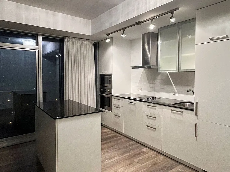 12 York St #1010 — Photo 1