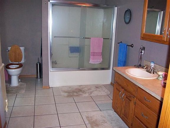 LARGE MASTER BATH