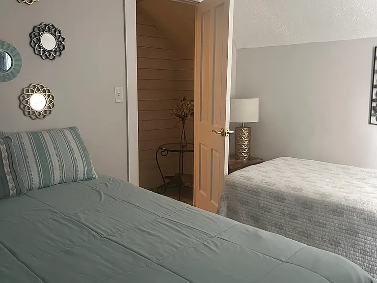 320 Linden St — Photo 6