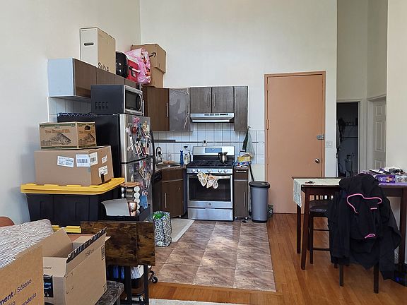 4th image of 190 22nd St APT 2B