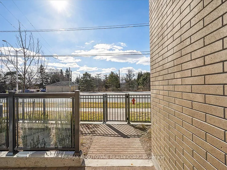 509 Dundas St W #103 — Photo 23