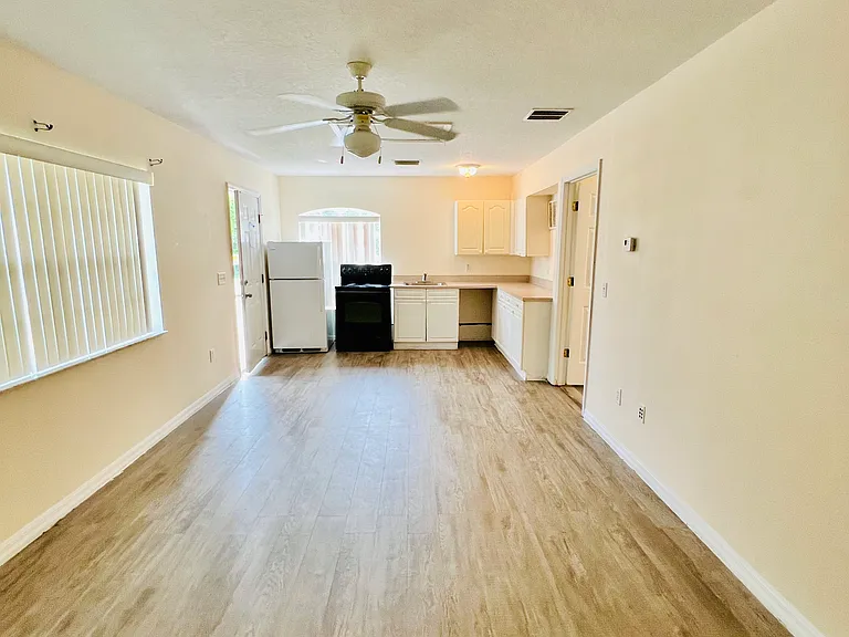 337 Coconut Palm Way #B — Photo 5