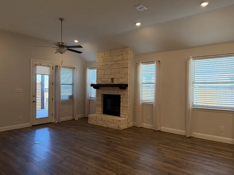 482 Prairie View Dr — Photo 18