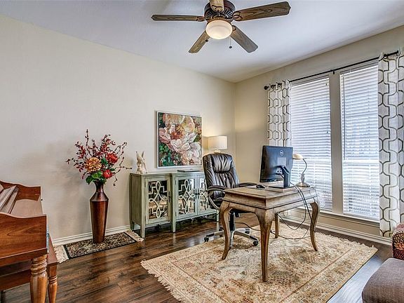 5th image of 8121 Beverly Dr