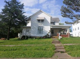 106 E 4th St, Willow Springs, MO 65793