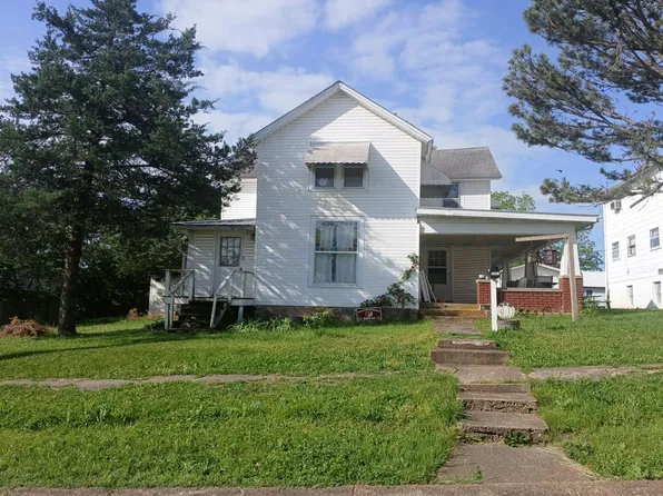 106 E 4th St, Willow Springs, MO 65793