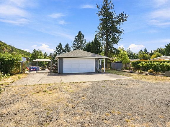 3rd image of 125 Penny Ln