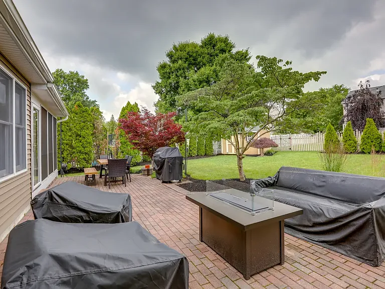 151 Rambling Rd — Photo 34