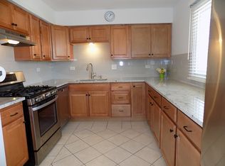 70 E Stevenson Dr, Glendale Heights, IL