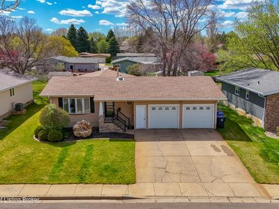 1141 11th Ave W, Dickinson, ND, 58601