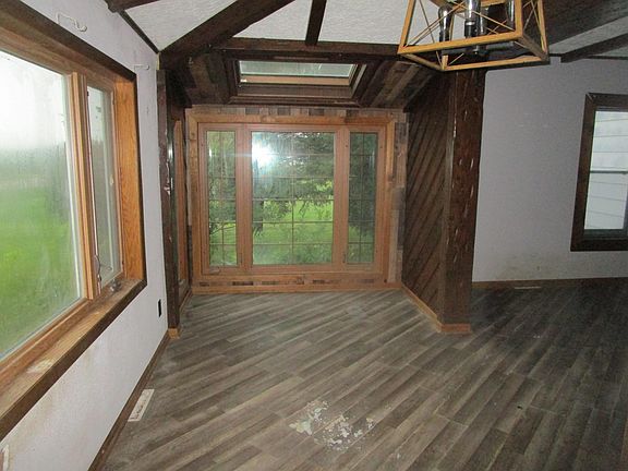 3rd image of 740 E Broadway