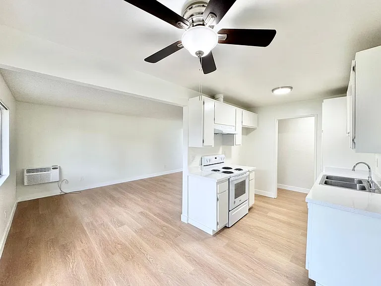 Westgate Villa Apartments — Photo 23