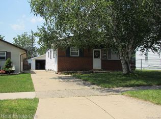 7572 Katherine St, Taylor, MI 48180
