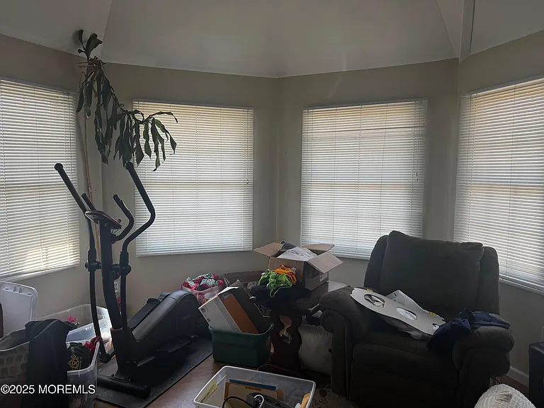 1709 Maple St — Photo 14