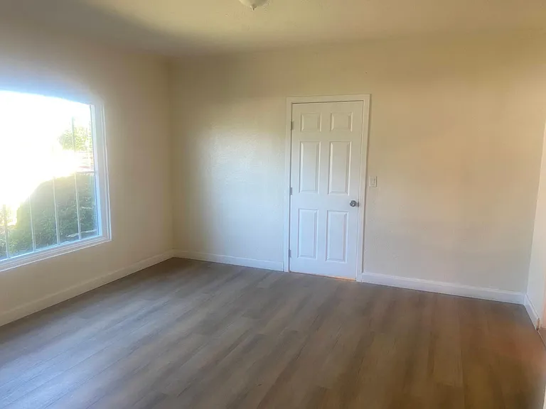 215 N Holly Ave — Photo 12