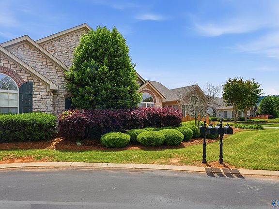 4th image of 52 Laurel Ln