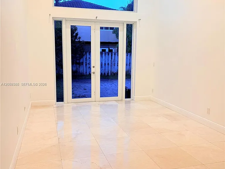 1581 SW 106th Ave — Photo 3