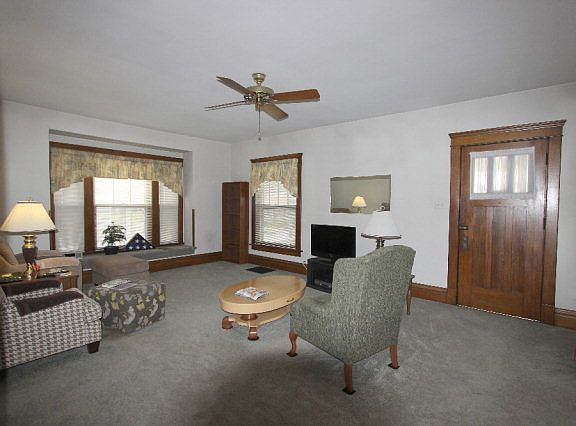 4th image of 212 Saint James St