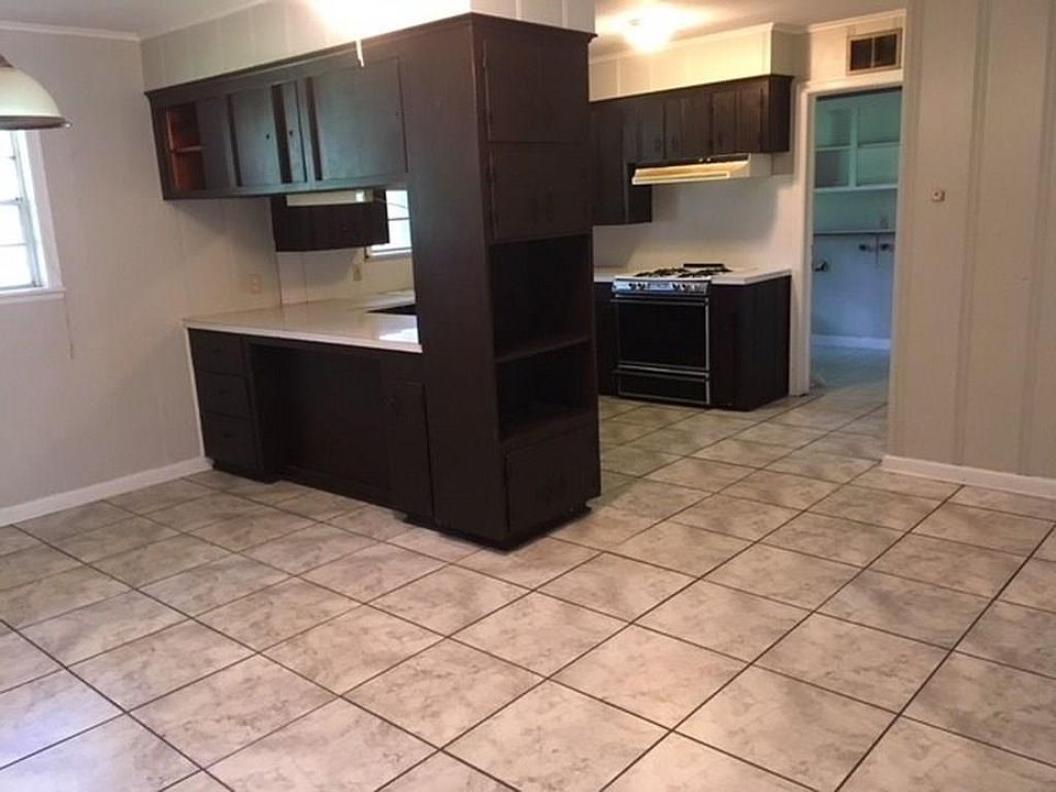 2nd image of 708 Iberville St