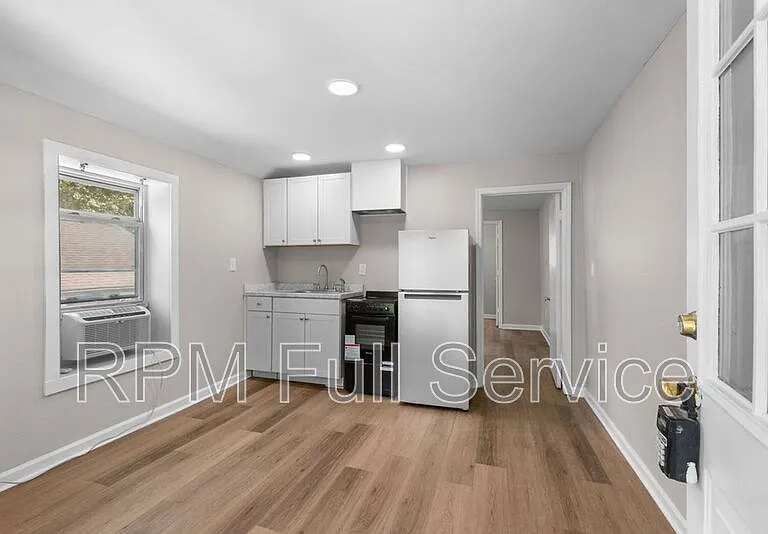 325 54th Ave N #E — Photo 19