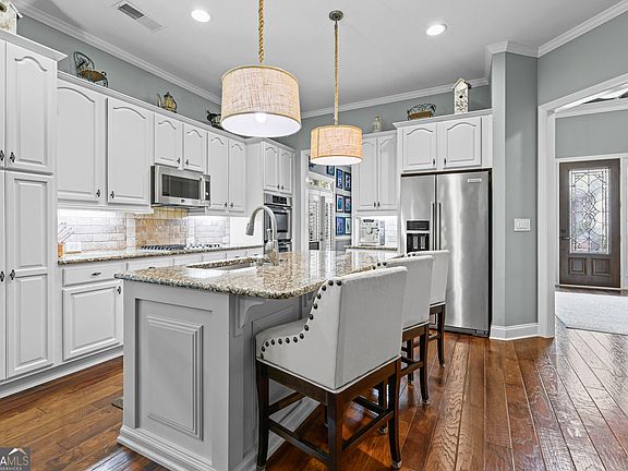 4th image of 370 Kendemere Pointe