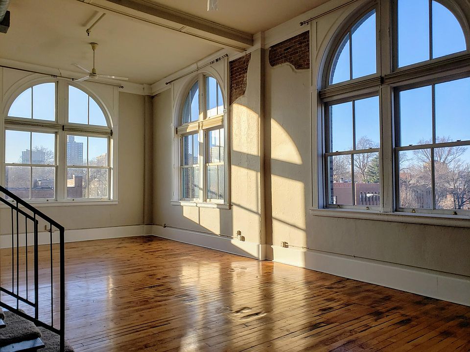 1st image of 4242 Laclede Ave APT 211