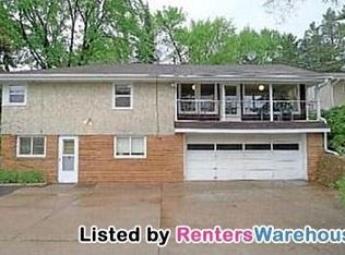 2720 Oxford St N, Roseville, MN 55113