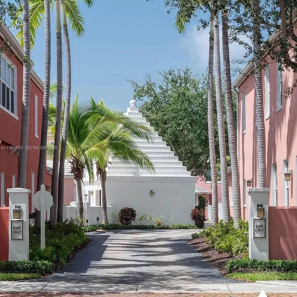 Building Photo - 502 Loretto Ave #30