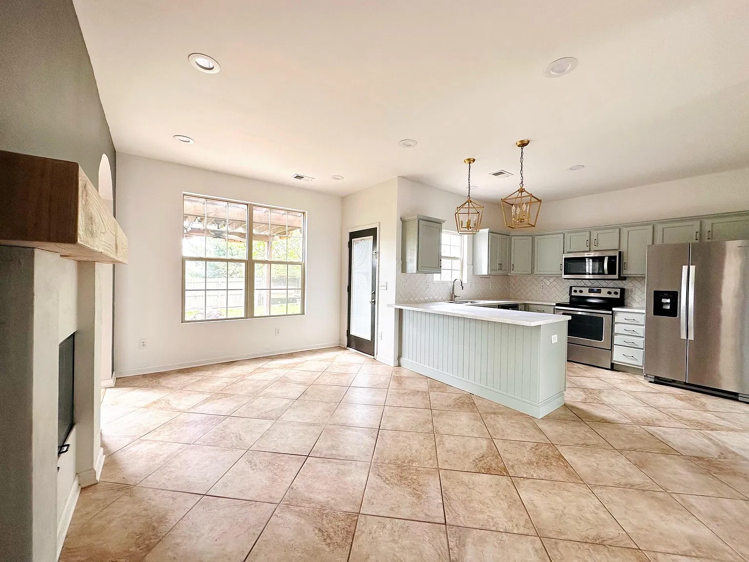 3 bed, 1771 sqft, $2,400 — Photo 3