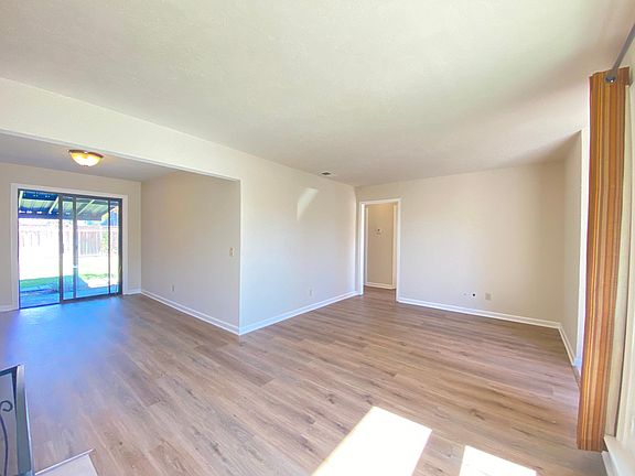 4th image of 27 Arden Ct
