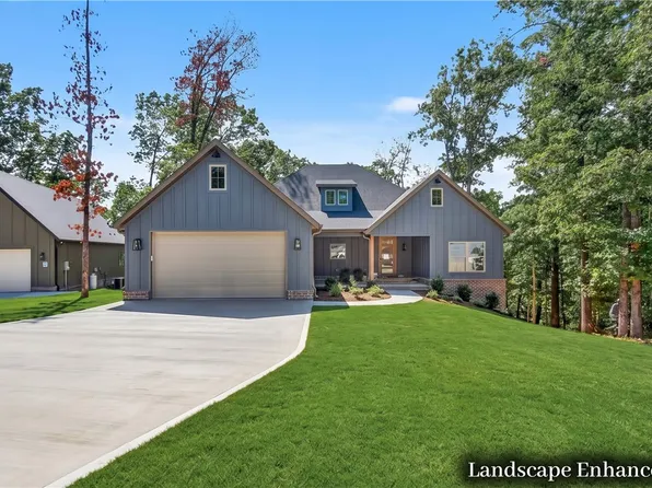 7 Ging Ln, Bella Vista, AR 72714