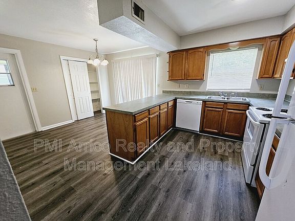 4th image of 4715 Kanoy Dr